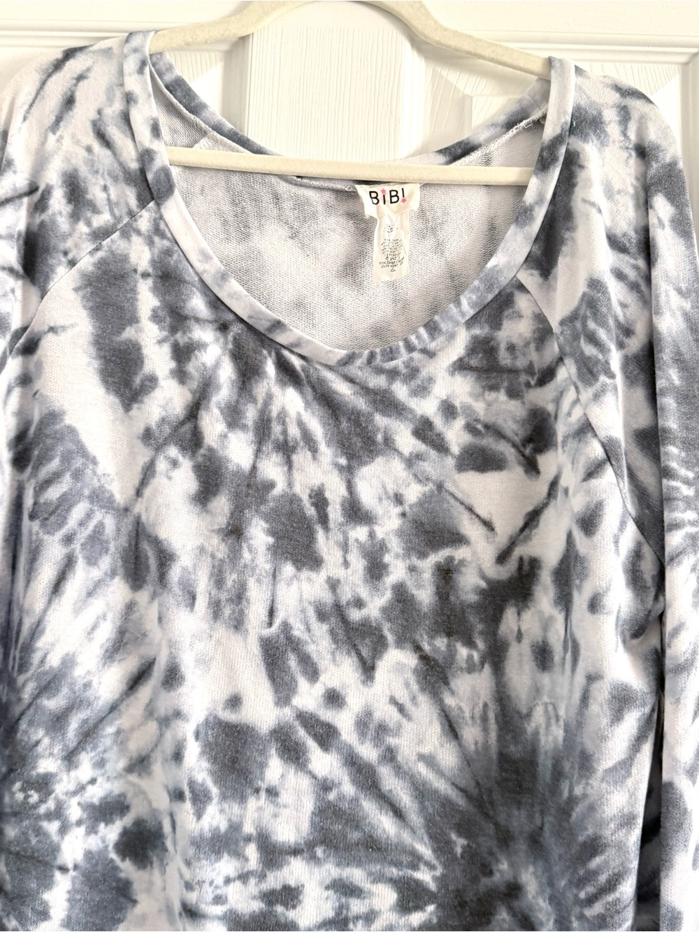 🌻 BiBi Tie-Dye Terry Pullover in Blue and White - Picture 4 of 6
